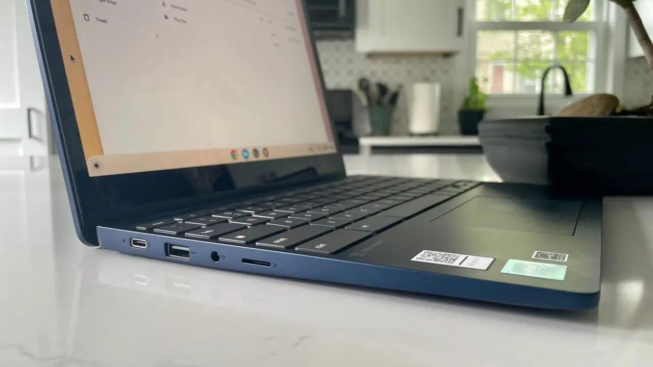 Lenovo Flex 3 Chromebook ports