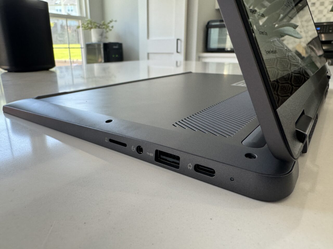 Lenovo IdeaPad Flex 5i Chromebook left side ports