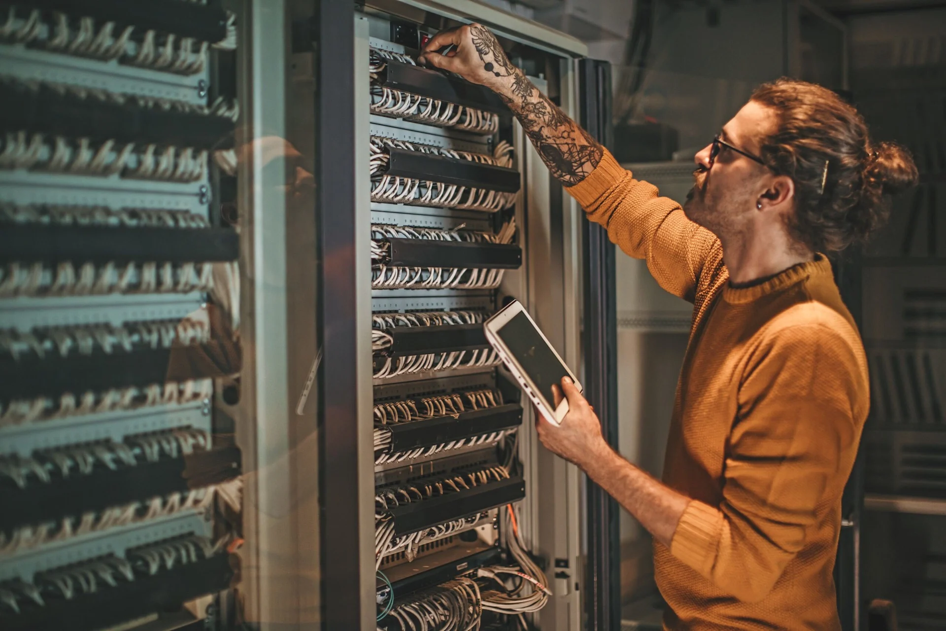 Virtual Data Rooms vs Consumer Cloud Storage What Actually Changes for Security Teams