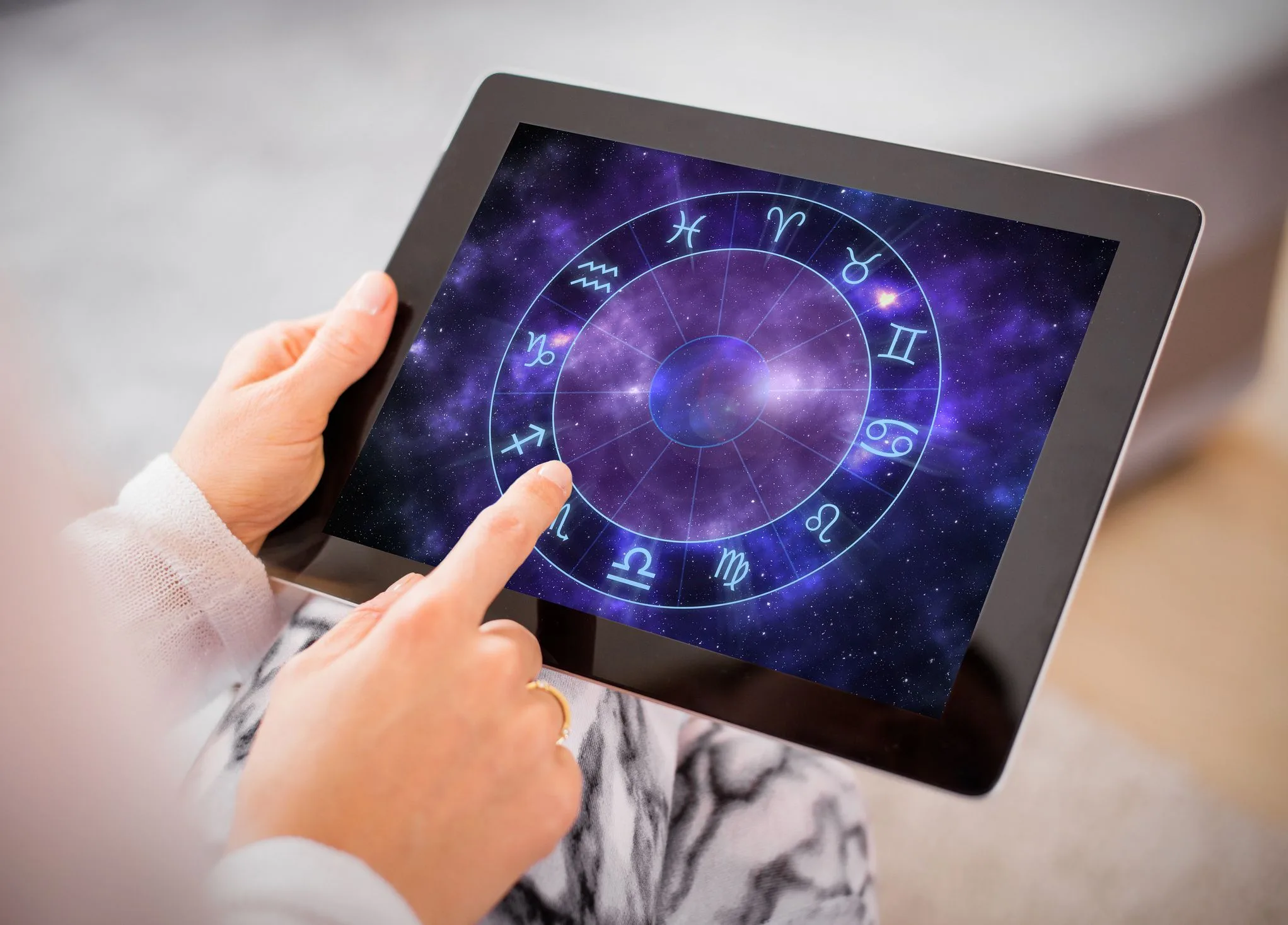 AI Astrology on ChromeOS: How Web-Based Personal Insight Tools Are Evolving
