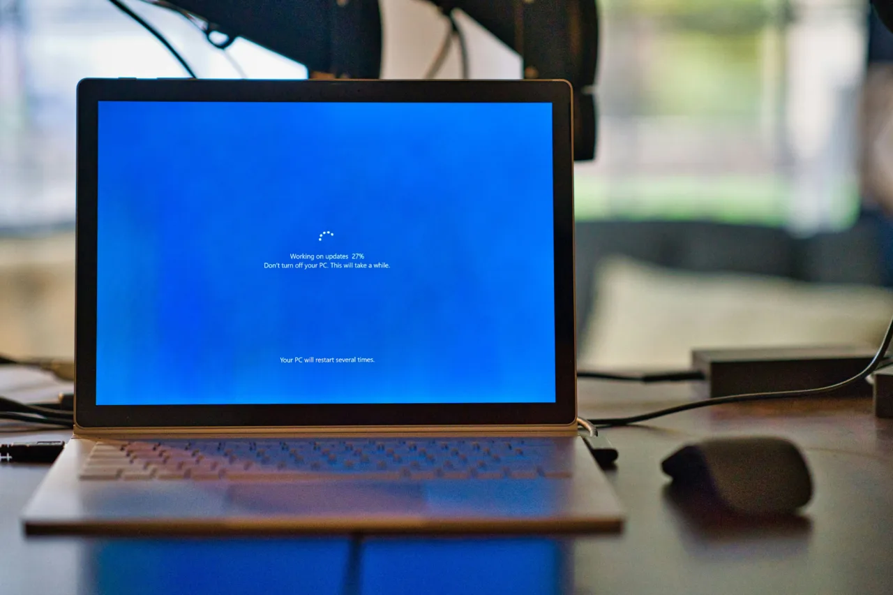 You’re Still Monitoring Esports on Windows – And Losing the Latency War to ChromeOS
